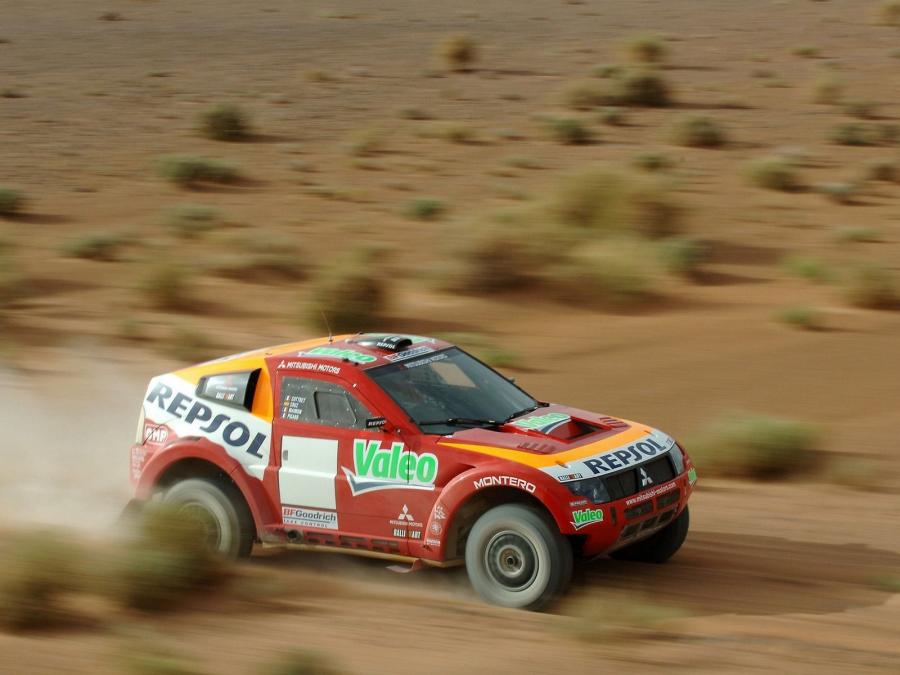  Mitsubishi Pajero Montero Evolution 2007 года  (фото 12 из 29)